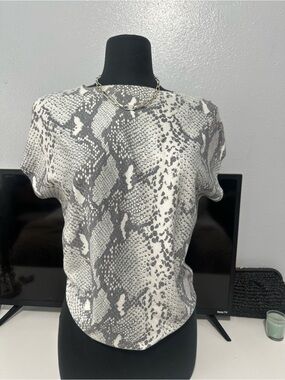 Sioni Neutral Beige and Gray Knit Top